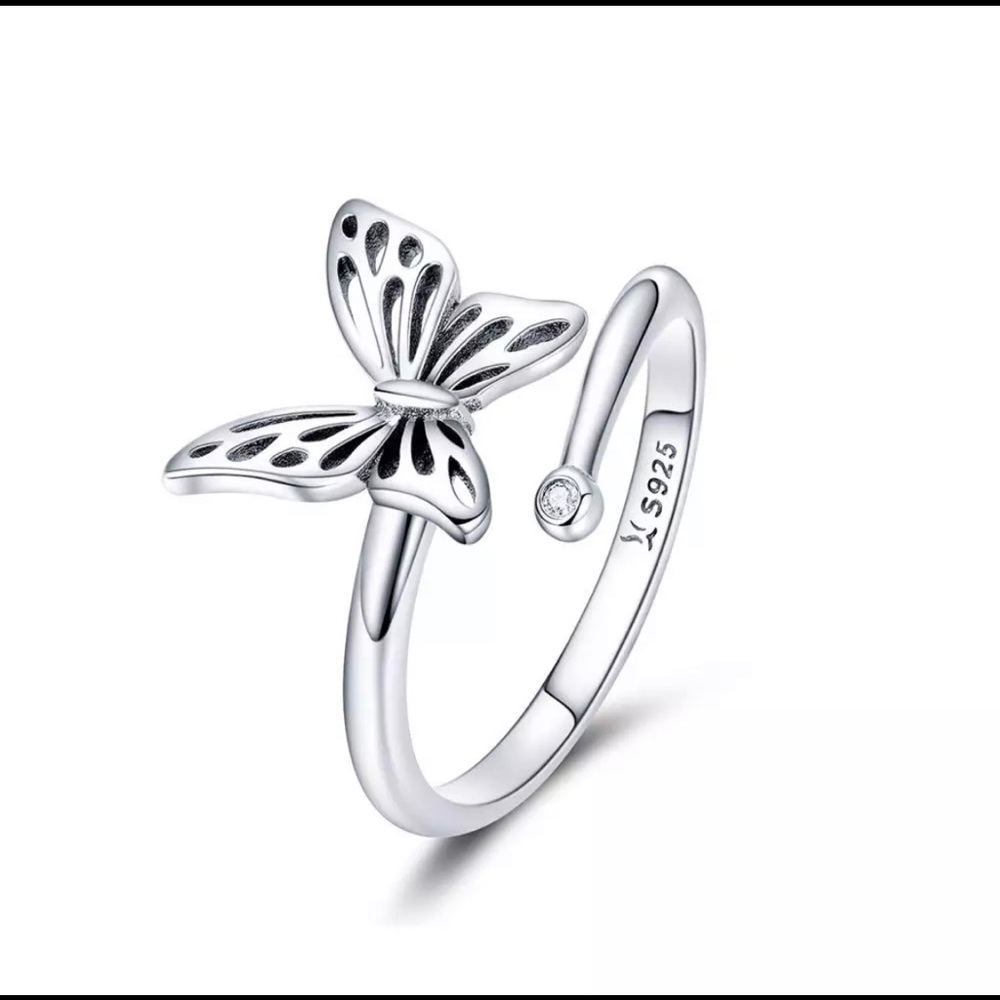 Butterfly adjustable ring